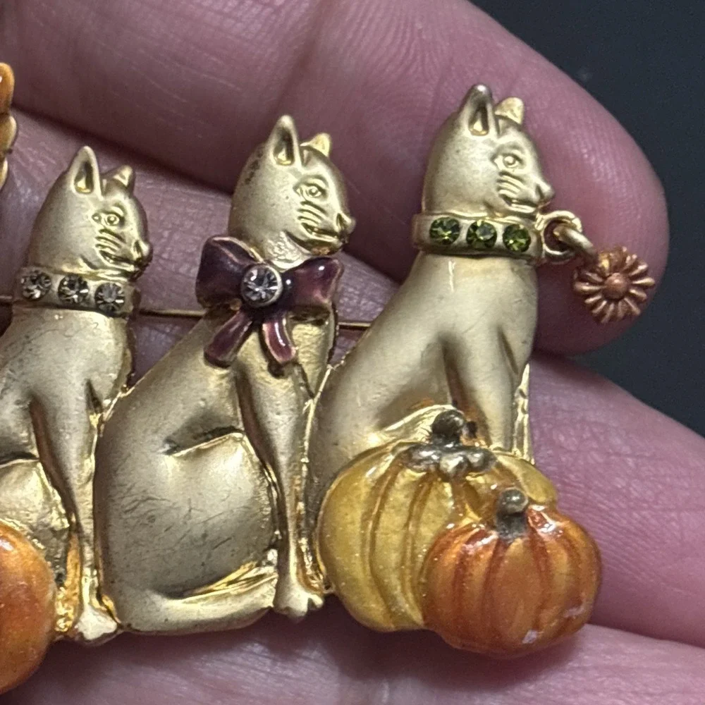 Vintage Kenneth Cole Autumn Brooch Pin Cat Pumpkin Wheat Metal Enamel KC Signed